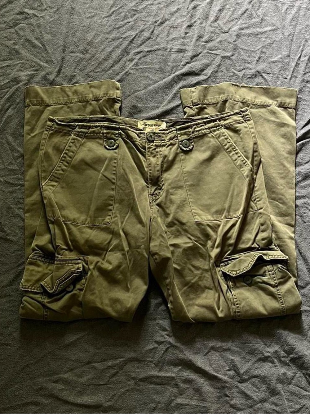 Old Navy women’s green cargo pants